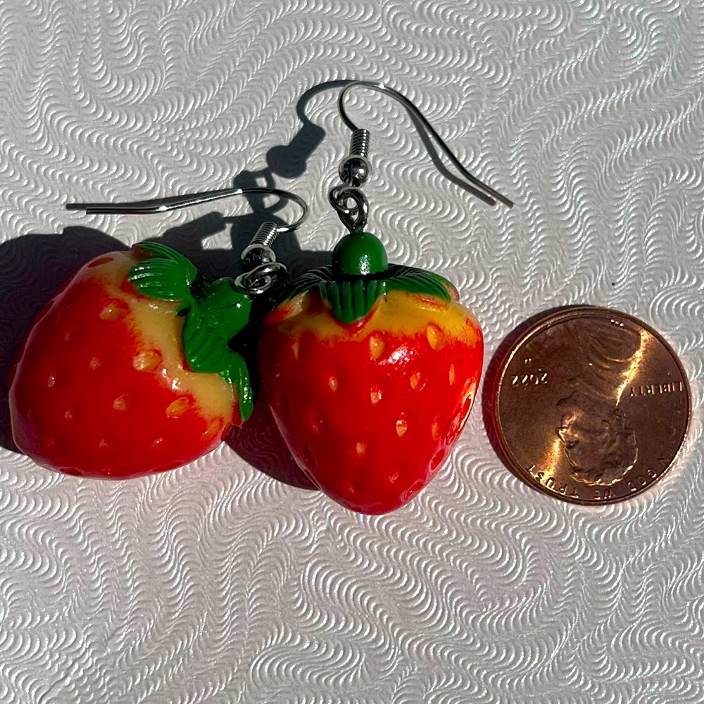 Strawberry Earring Set - Picture 2 of 2